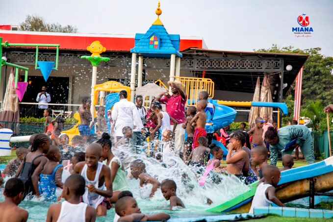 Students on a Miana Tours school trip enjoying interactive activities that combine learning with fun.